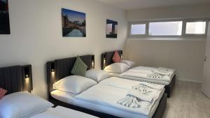 a room with two beds with white sheets at Ferienwohnung im Alexanderstraße in Hamburg