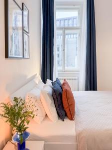 Postel nebo postele na pokoji v ubytování TurnKey I Wenceslas Square Apartments