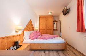 Postel nebo postele na pokoji v ubytování Hotel Appartement Haus Gitschberg