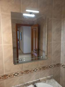 Ένα μπάνιο στο Sesimbra Seaside Apartment, Pool, Garage