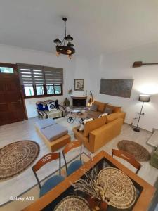 Χώρος καθιστικού στο Joy's House