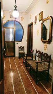 a living room with two benches and a mirror at Flat 15km Airport Milan BGY in Cologno al Serio