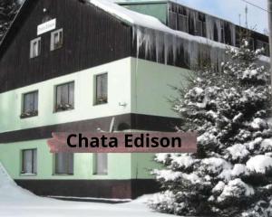 Budova, kde se chata nachází