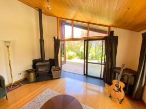 Predel za sedenje v nastanitvi Collingwood Escape - Spacious and Modern Getaway in Collingwood with a View