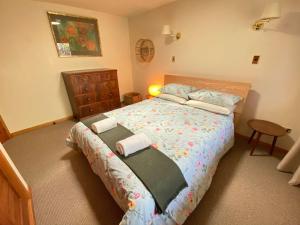 Postelja oz. postelje v sobi nastanitve Collingwood Escape - Spacious and Modern Getaway in Collingwood with a View