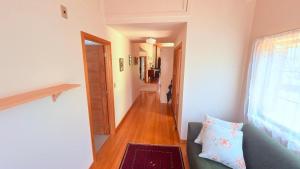 Predel za sedenje v nastanitvi Collingwood Escape - Spacious and Modern Getaway in Collingwood with a View
