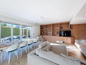 a living room with a couch and a table at Villa Zonnedauw - Koksijde in Koksijde