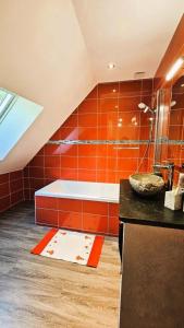 Ένα μπάνιο στο Gîte de France L'oustal 3 épis - Gîte de France 6 personnes MAE-6574