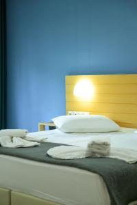 Posteľ alebo postele v izbe v ubytovaní Rouda Bay Beach Hotel