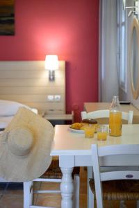 Posedenie v ubytovaní Rouda Bay Beach Hotel
