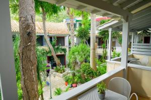 Vonkajšia záhrada v ubytovaní Rouda Bay Beach Hotel