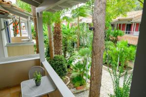 Vonkajšia záhrada v ubytovaní Rouda Bay Beach Hotel