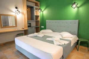 Posteľ alebo postele v izbe v ubytovaní Rouda Bay Beach Hotel