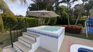 Fotografie z fotogalerie ubytování Casa con Air Hockey, Bolirana, Wi-Fi y Piscina v destinaci Carmen de Apicalá + 72 fotografií