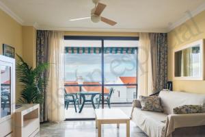 Χώρος καθιστικού στο Apartamentos Lago Oceanfront with Los Gigantes and La Gomera Views