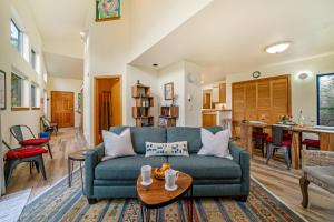 Χώρος καθιστικού στο Sunny Chalet MCA#50350