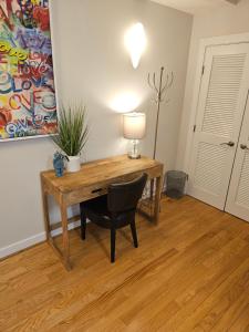 Ảnh trong thư viện ảnh của Chic 2 bedroom condo at 2121 ở Washington