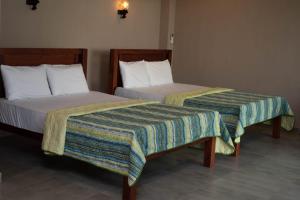 Postel nebo postele na pokoji v ubytování Blue Wave Beach Villa by Aaryan Group