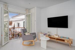 TV/trung tâm giải trí tại Premium Oldtown Beach House "La Pita" with Terrace