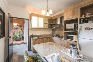 Dapur atau dapur kecil di Casa Eva, rústica y cálida familiar