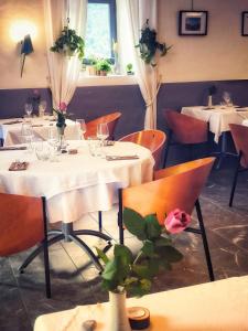 Posezení v ubytování Château d'Arance Hôtel Restaurant Espace bien-être
