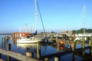 a boat docked at a dock with other boats at Vier Winde Usedom - Ferienanlage in Krummin