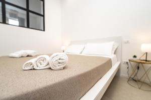 Postel nebo postele na pokoji v ubytování Valguarnera Studio Apartments