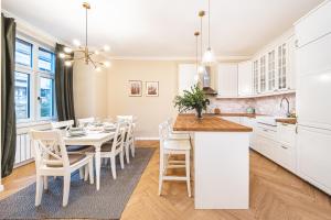 a kitchen and dining room with a table and chairs at Casa Linda Zagreb - FREE PARKING in Zagreb