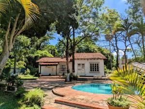Bazén v ubytování Un Oasis Natural a Minutos de Asunción nebo v jeho okolí