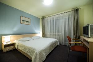 En eller flere senge i et værelse på Hotel Audenis