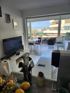 Μια τηλεόραση ή/και κέντρο ψυχαγωγίας στο Appartement vue mer
