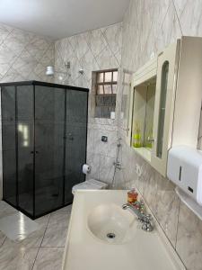 Koupelna v ubytování Espia Mata - Pousada Hostel + 25 fotografií