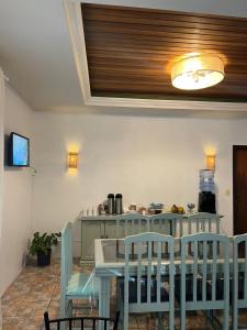TV a/nebo společenská místnost v ubytování Espia Mata - Pousada Hostel