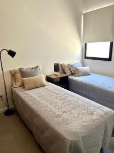 Ένα ή περισσότερα κρεβάτια σε δωμάτιο στο "Complejo Punto Tilo" apartamento Luna