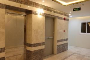 Fotografija v galeriji nastanitve فندق كنوز العنود مكة للغرف والشقق المفروشة توصيل مجاني للحرم - Knoz Al Anood Hotel Makkah For Furnished Rooms and Apartments Free Shuttle Service v Meki