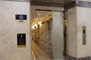 Fotografija v galeriji nastanitve فندق كنوز العنود مكة للغرف والشقق المفروشة توصيل مجاني للحرم - Knoz Al Anood Hotel Makkah For Furnished Rooms and Apartments Free Shuttle Service v Meki