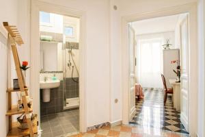 Kopalnica v nastanitvi Vatica B&B Roma + 37 fotografij