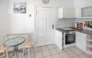 Kuchyň nebo kuchyňský kout v ubytování 2 Bedroom Cozy Apartment In Malchow + 16 fotografií