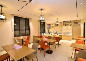 Gallery image of City Comfort Inn Kunming Shilin Xiaogucheng in Shilin +26 photos