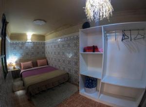 Postel nebo postele na pokoji v ubytování Riad MSholidays jacuzzi privatisé Marrakech