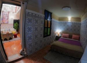 Postel nebo postele na pokoji v ubytování Riad MSholidays jacuzzi privatisé Marrakech