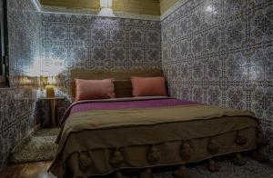 Postel nebo postele na pokoji v ubytování Riad MSholidays jacuzzi privatisé Marrakech