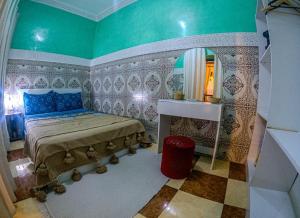 Postel nebo postele na pokoji v ubytování Riad MSholidays jacuzzi privatisé Marrakech