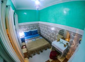 Postel nebo postele na pokoji v ubytování Riad MSholidays jacuzzi privatisé Marrakech