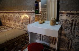 Postel nebo postele na pokoji v ubytování Riad MSholidays jacuzzi privatisé Marrakech