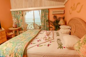 Katil atau katil-katil dalam bilik di Coco Reef Resort & Spa