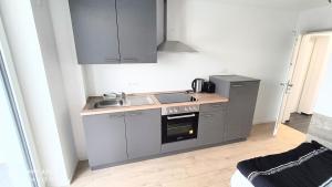 Kuchyň nebo kuchyňský kout v ubytování FMI28 Deluxe Studio-Apartments + 9 fotografií