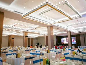 TV a/nebo společenská místnost v ubytování Wojo Hotel + 245 fotografií