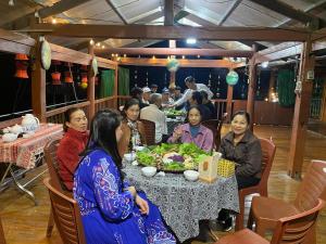 Επισκέπτες που μένουν στο Nhà Nghỉ Minh Đức Homestay
