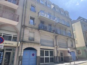 Το κτήριο όπου στεγάζεται  το διαμέρισμα +2 φωτογραφίες